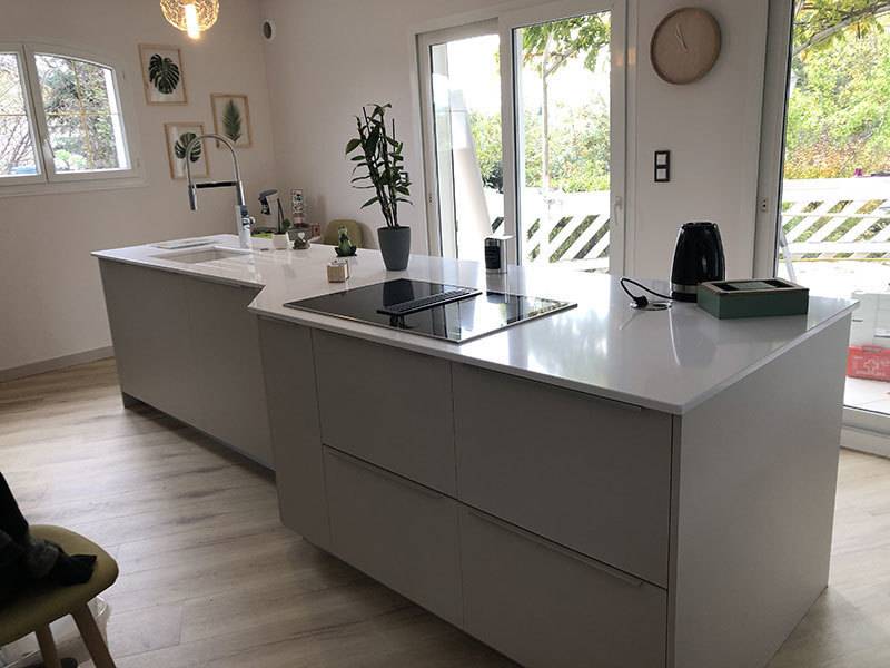 cuisine ilot central blanc